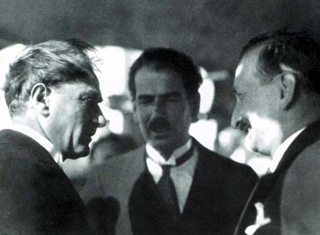 Atatürk; Yaptıklarımız Tehlikede..