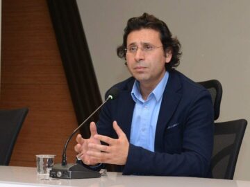 medeniyetler-konusmasina-katilan-doc-dr-omer-turker-ibni-sinayi-360x270 Hegel ya da Marx’in Tarih Yorumları