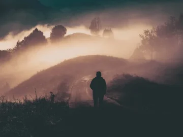 depositphotos_593199174-stock-photo-man-walking-foggy-autumn-landscape-360x270 Bilgi ve Zihinsel Altyapısı