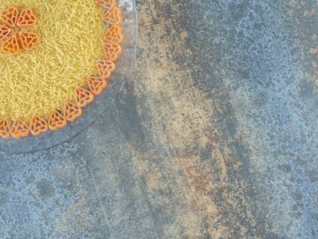 pastas-glass-bowl-marble-surface-min-360x270 Aşk, Ünsiyet ve Haz Hakkında Bir Özet