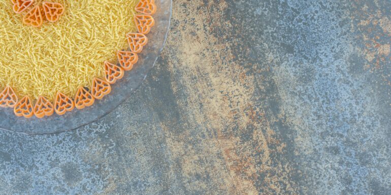pastas-glass-bowl-marble-surface-min-770x385 İmam el-Gazzâlî, İbni Sina Eleştirisi Hakkında